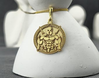 Wisiorek z greckim wojownikiem ze złota 14K, platerowany złotem lub srebrem – naszyjnik ze spartańskiego żołnierza, medalion mitycznego bohatera, odważna starożytna biżuteria