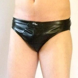Stretch leatherette shorts