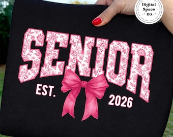 Roze bloemenprint aquarel strik PNG, Afstudeermascotte Chinoiserie Toile klas van 2026 PNG, Moeder van de eindexamenklas van 2026 Varsity PNG