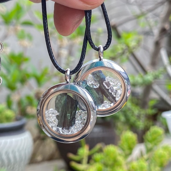 Colgante de vivianita y diamante Herkimer - Medallón de cristal flotante - Cristal azul reactivo a los rayos UV - Collar con inclusiones de petróleo de origen raro