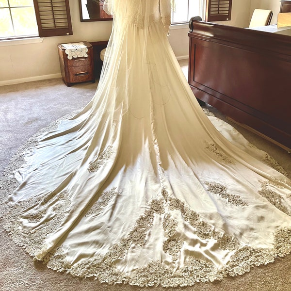Elegant Cream Wedding Dress with Full Train for Timeless Bridal Grace