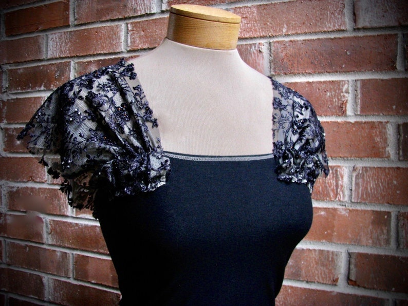 Vintage LACEY On or Off Shoulder BEADED Lace BLOUSE Stretch Bodice Top Size Small