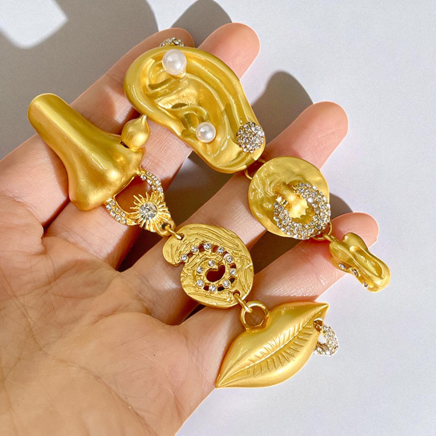 Anello Due Dita Ispirato A Schiaparelli - Bocca Grande Con Perla, Placcato Oro