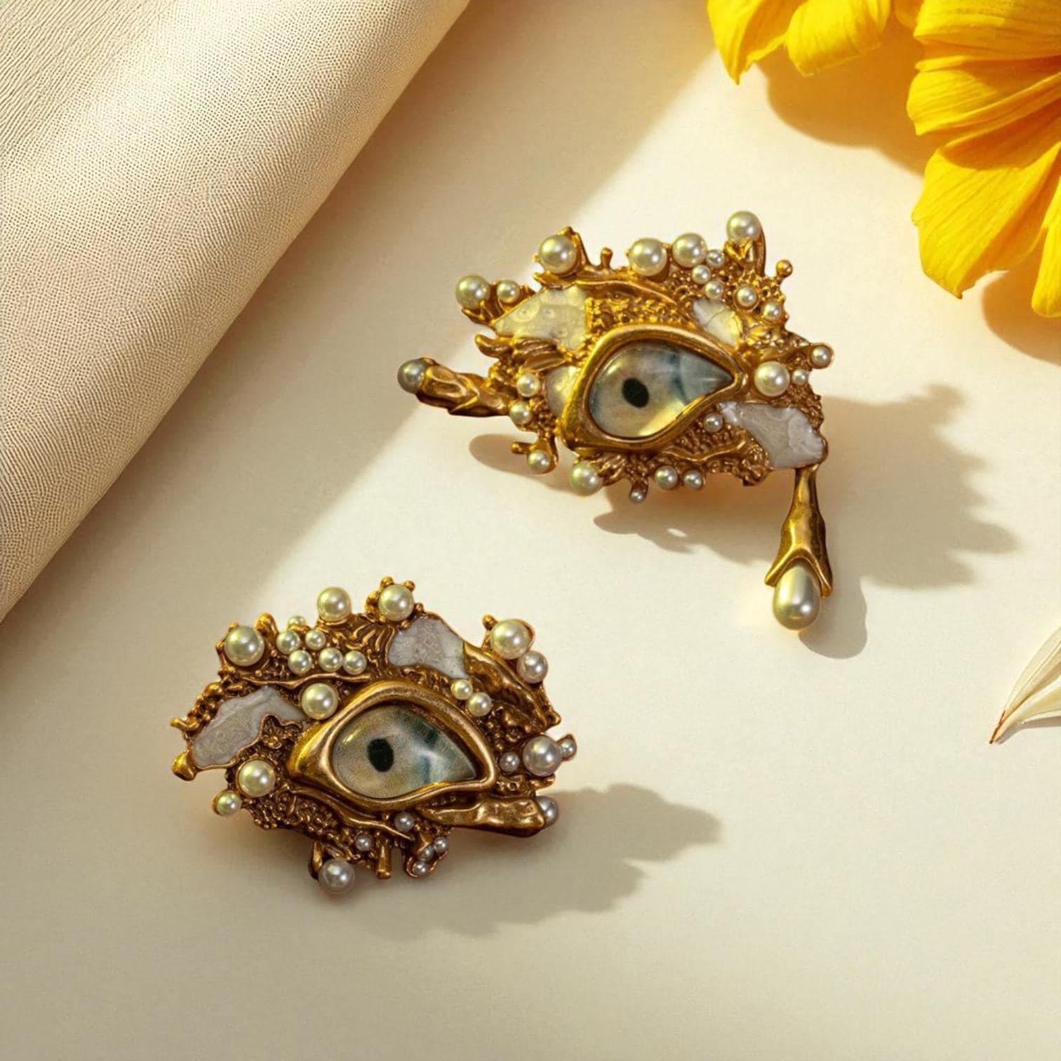 Boucles D'oreilles Pendantes Argentées Style Schiaparelli - Fèves, Design Inspiré, Neuf Sans Emballage