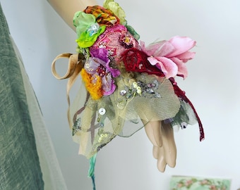 Boho chic cuff bracelet textile cuff bracelet mixed media art accessoire gift flor her fairy gypsy style artsy accessoire mori girl cuff