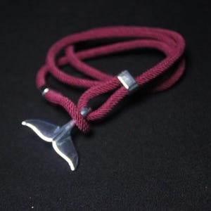 Whale Tail Bracelet – Nautical Rope Bracelet, Marine Whale Fin Jewelry, Ocean-Inspired Unisex Gift, Adjustable Boho Surfer Cord Bracelet