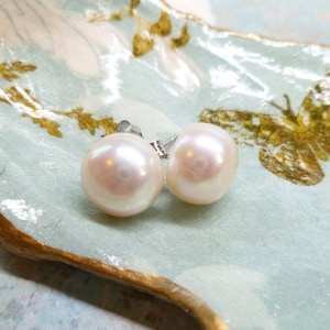 Ivory Pearl Stud Earrings - Freshwater Pearls, Classical Earrings, Elegant Earrings, Timeless jewellery, Real Pearl earrings, bridal studs