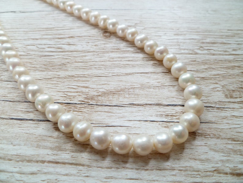 Ivory, white pearls round shape, lovely lustre. with a silver lobster clasp closure.