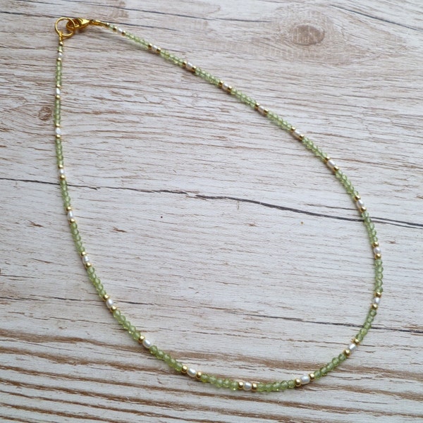 Peridot necklace - Delicate peridot and pearl necklace, green necklace , Peridot Jewellery, August Birthstone