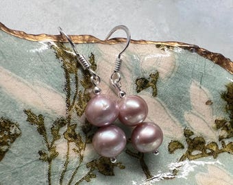 Orecchini pendenti di perle - Orecchini di perle graziosi, orecchini pendenti di perle, orecchini pendenti, orecchini da damigella d'onore, orecchini da sposa, orecchini rosa