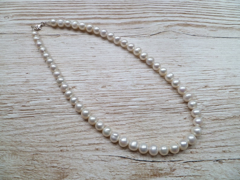 Ivory, white pearls round shape, lovely lustre. with a silver lobster clasp closure.