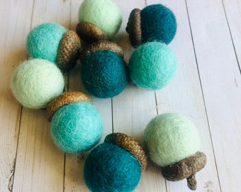 Lot of 9 Felt Acorns, Felt Acorns, Felt balls, Ombre felt acorns, Fall Decor, Autumn Decor, Bowl Filler, Teal turquoise aqua blue