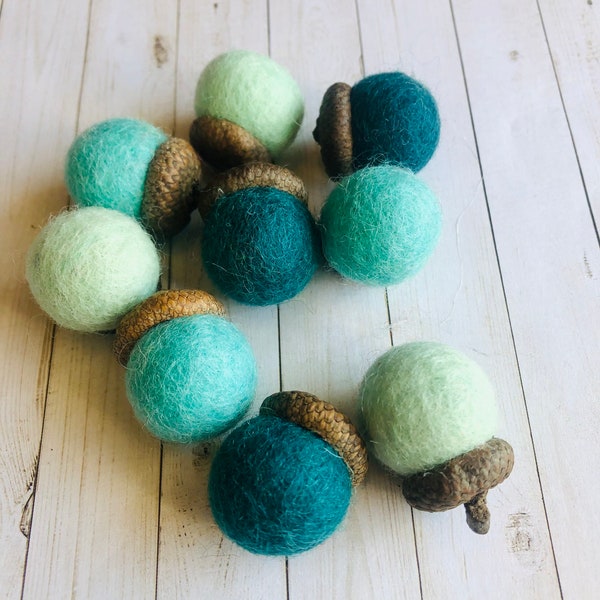 Lot of 9 Felt Acorns, Felt Acorns, Felt balls, Ombre felt acorns, Fall Decor, Autumn Decor, Bowl Filler, Teal turquoise aqua blue