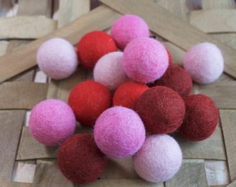 Lot of 15  mixed Valentines Day Colors Felt Balls, 2 cm Felt Balls, Felt Beads, Felt Balls, Pink, Red, Crimson Garlands Crafts