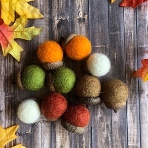 Lot of 10 mixed colors Felt Acorns, Felt Acorns, Felt balls, orange green rust felt acorns, Fall Decor, Autumn Decor, Bowl Filler, Rustic Fa