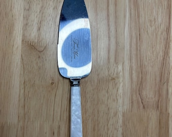 Servidor de pasteles de acero inoxidable Treasure Masters Sheffield Inglaterra con nácar