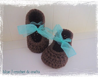 Crochet Pattern - Baby Shower Ribbon Booties, Crochet Booties for Baby Girls with a Ribbon Closure