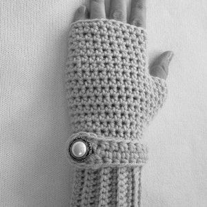 Crochet Pattern Fingerless Mitts Teen and Adult Women Fingerless Gloves, Mittens, Gauntlets, Typist Gloves, Fall or Spring Accessory image 3