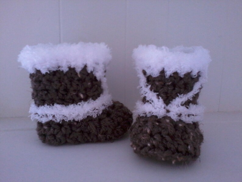 Crochet Pattern North Coast Baby Booties, Eskimo Winter Woodsy Rustic Baby Booties for 0-12 Months image 2