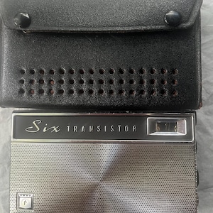 Vintage 1960s Six Transistor AM Portable Radio – Made in Japan – Tested Works w/ Case