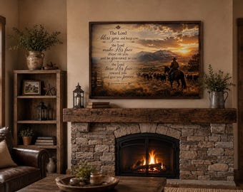 Könnte beinhalten: Ein rechteckiger Wandkunstdruck mit einer Sonnenuntergangslandschaft, einem Cowboy zu Pferd und einer Rinderherde. Der Text lautet: The Lord bless you and keep you; the Lord make His face shine on you and be gracious to you; the Lord turn His face toward you and give you peace.
