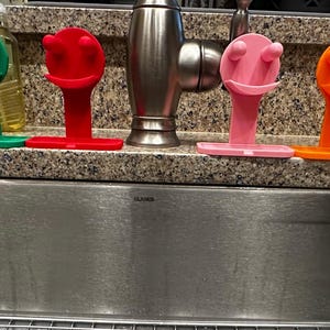 Scrub Mommy/Daddy Holder with Stick – Cute & Functional Sink Organizer | 3D Printed Sponge Stand