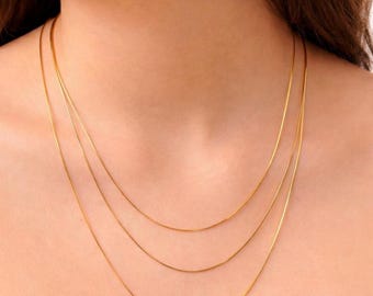 Collar de cadena de serpiente de plata de ley bañado en oro: joyería delicada con capas