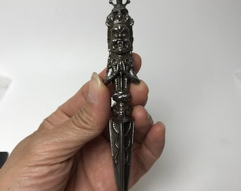 Daga budista tibetana Mahakala Phurba de hierro, amuleto de protección espiritual, herramienta ritual para altar de meditación, talismán budista de estilo vintage.