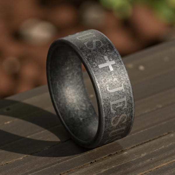 Anillo de cruz grabada para hombre / Acero inoxidable