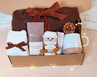 Cozy Fall Gift Box For Women, Gift Box for Friends, Hug in a Box, Self Care Package, Hygge Gift Box Candle Gift Cozy Blanket Gift Basket