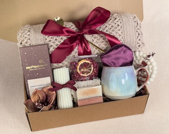 Hygge Gift Box for Women, Cozy Gift for Her, Hug in a Box, Self Care Package, Hygge Gift Box , Blanket Candle Gift, Hygge Gift Box