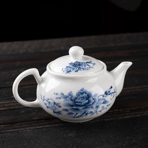 Tetera vintage de porcelana azul y blanca: Cerámica hecha a mano con flor de peonía, 160 ml