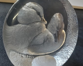vintage signed Mats Jonasson ducks lead crystal paperweight