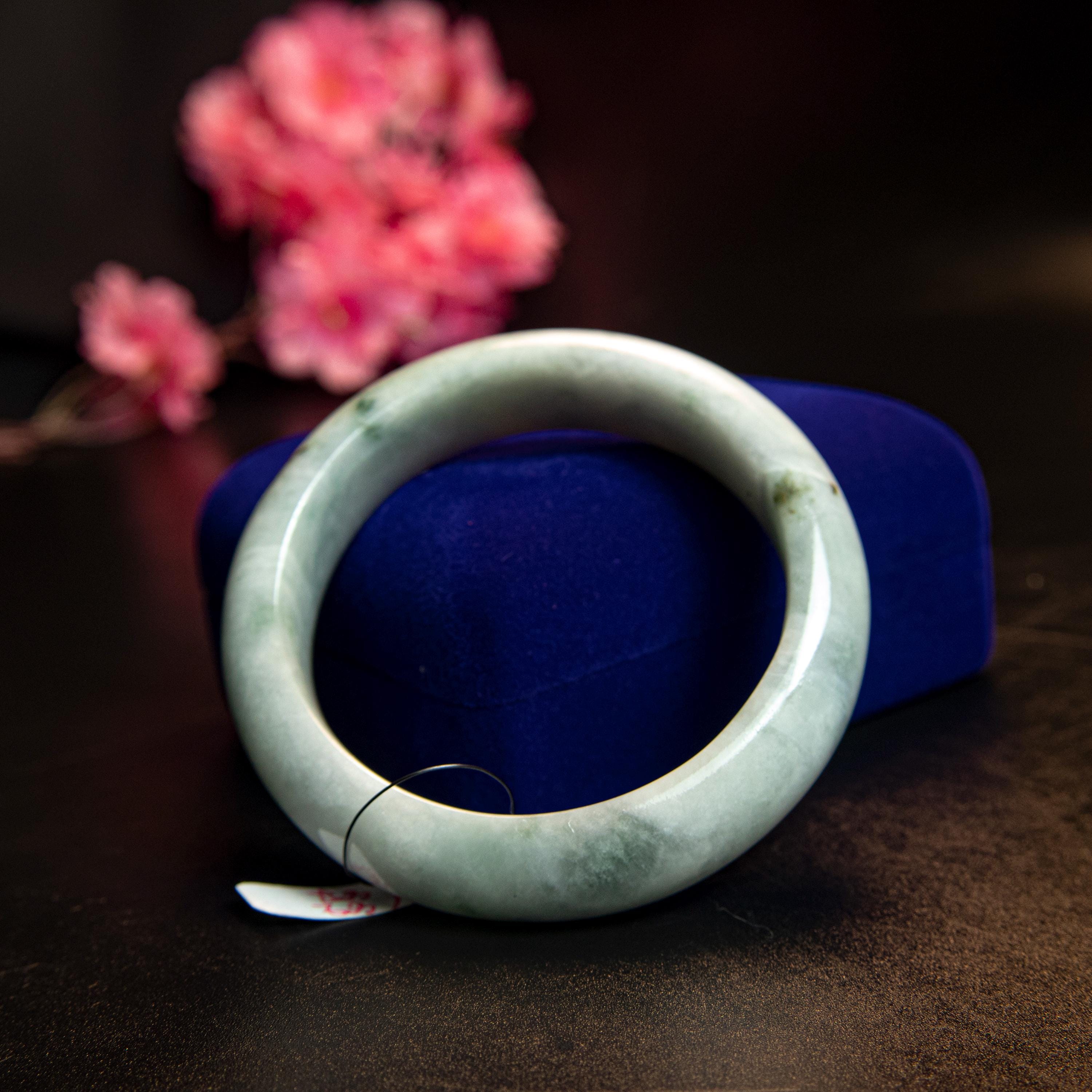 62mm ビルマ産翡翠バングル：半透明のライトグリーン＆ホワイト「雪の