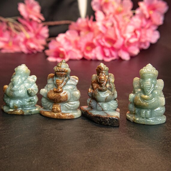 手彫りのビルマ産翡翠ガネーシャ像：神聖な108の名前 - Etsy 日本