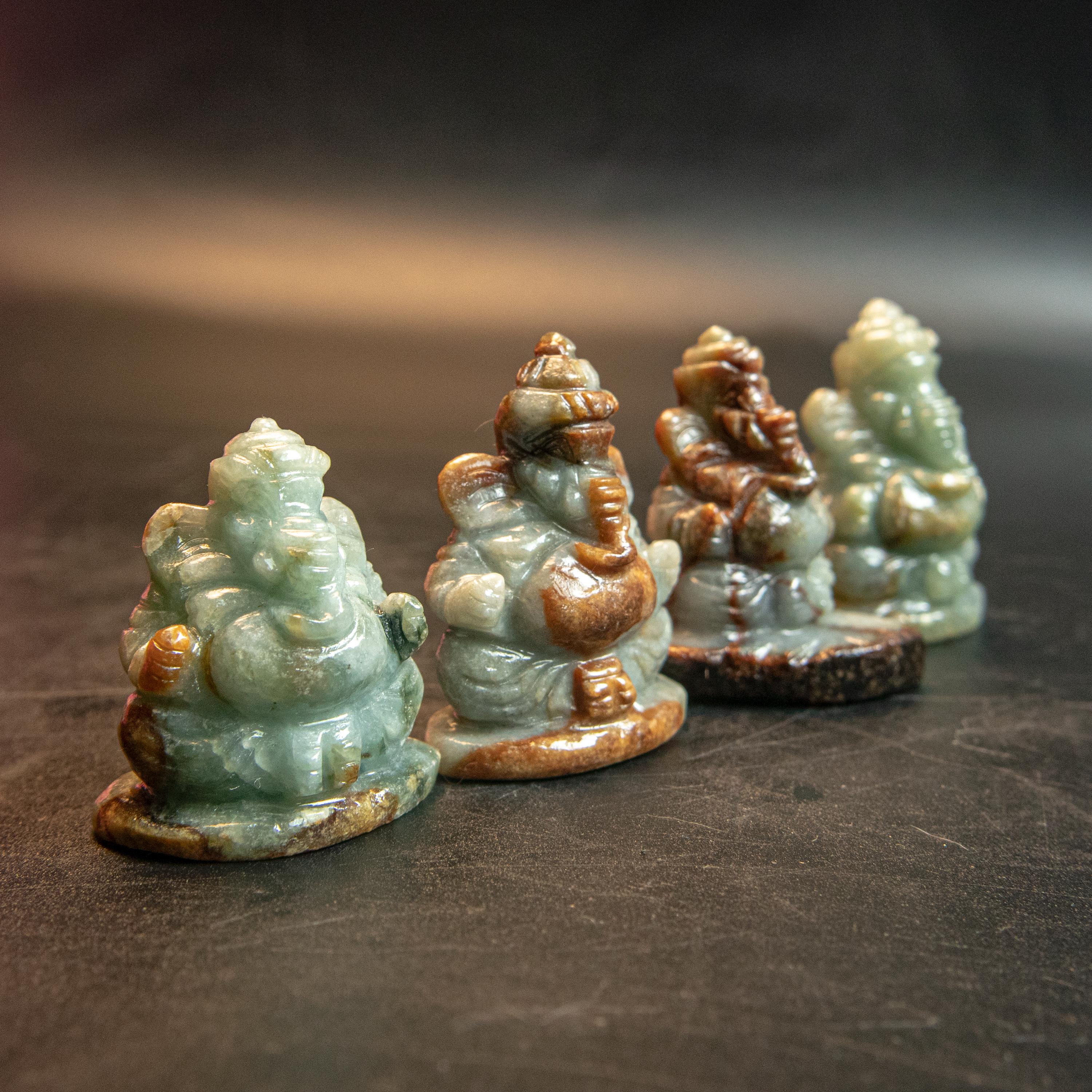 手彫りのビルマ産翡翠ガネーシャ像：神聖な108の名前 - Etsy 日本