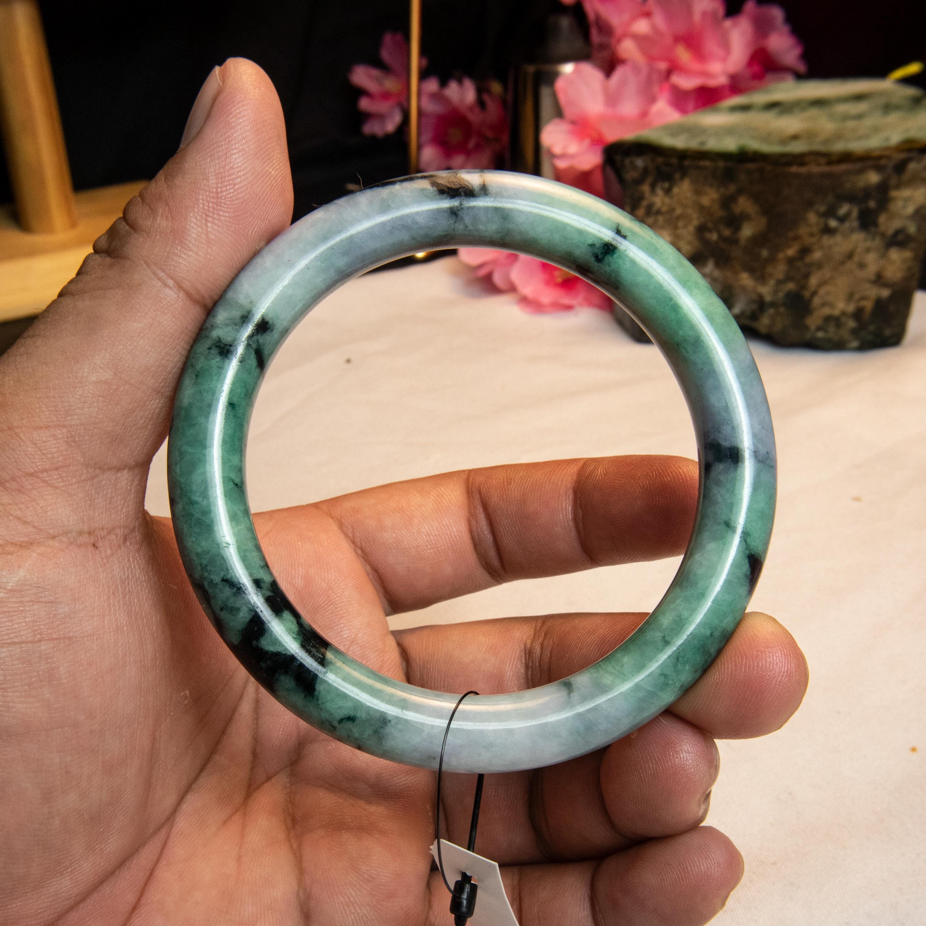 63mmビルマ産翡翠バングル：手作りのモスグリーンとスノーホワイトの 