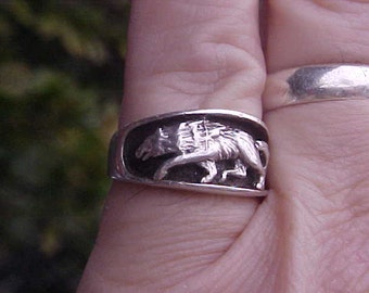 WOLF Ring RUNNlNG with the PAcK in sterling silver band FREE US shipping