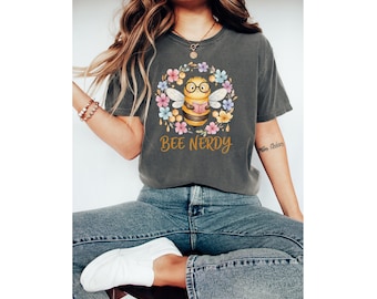 Bee Nerdy Comfort Colors T-Shirt | Bookworm Teacher Tee