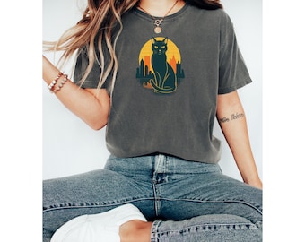 Vintage Cat City Sunset T-Shirt: Retro Urban Feline Cotton Tee