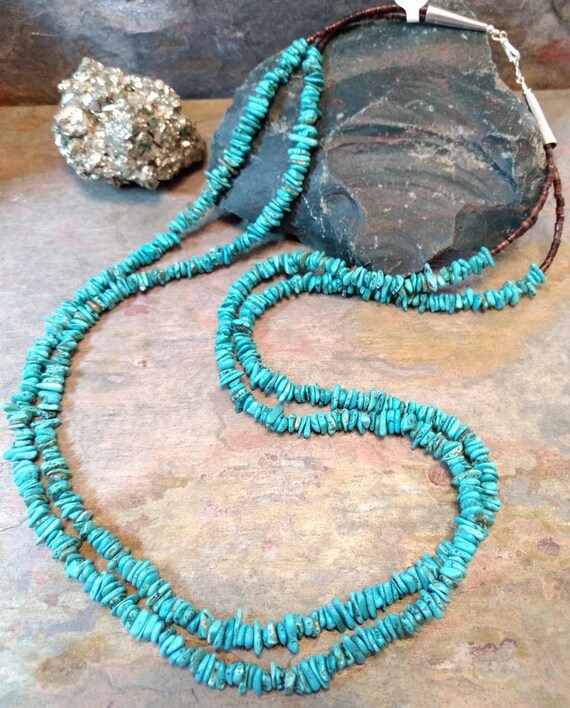 Hand knotted 3 strand Natural Green Turquoise Chip Necklace Hand knotted 3 strand Natural Green Turquoise Chip Necklace