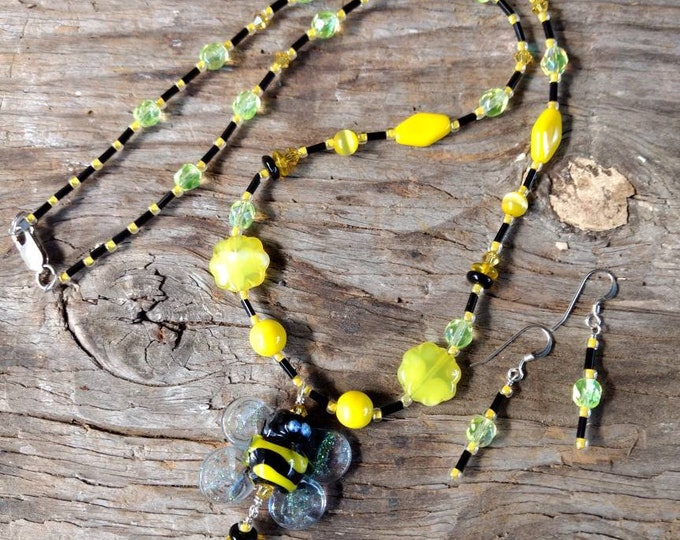 SALE: Beautiful BUMBLEBEE Bee DICHROIC Glass Yellow and Black Aurora Borealis Wings Lampwork Beaded Necklace Earring Set