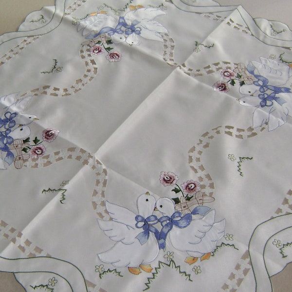 Charming Tablecloth Geese floral design Applique'  on Crepe   30" square