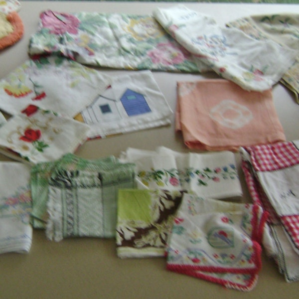 Vintage Lot 32 Tablecloths mats  Fabric  "almost Perfect" Prints