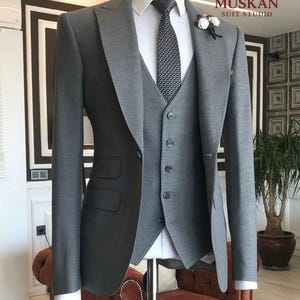 Elegant Grey 3-Piece Suit: Slim Fit Wedding Outfit