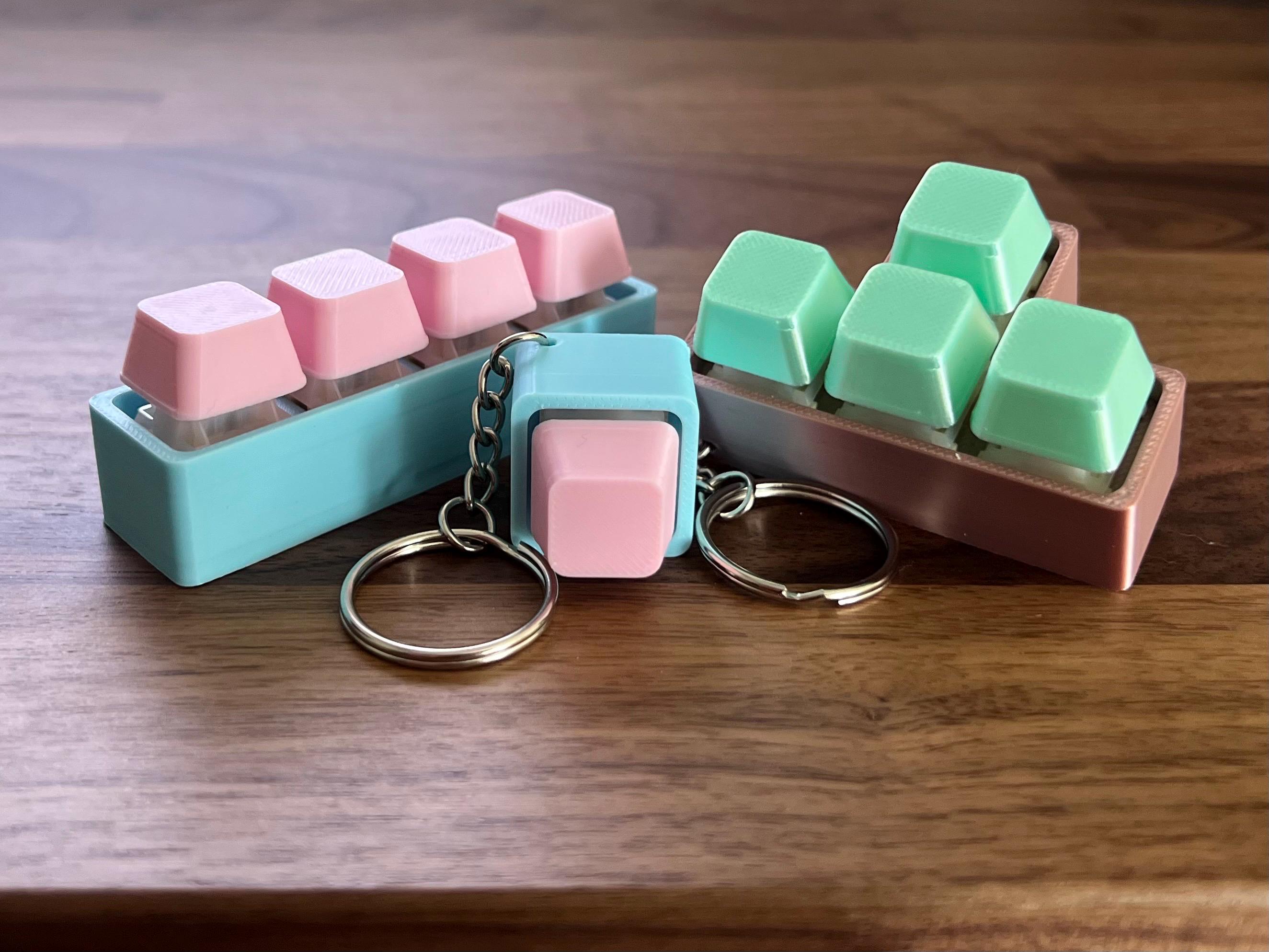 Porte-clés Jouet Fidget 4 Touches Colorées - Mini Clavier, PVC, Décompression, Cadeau Adulte/enfant