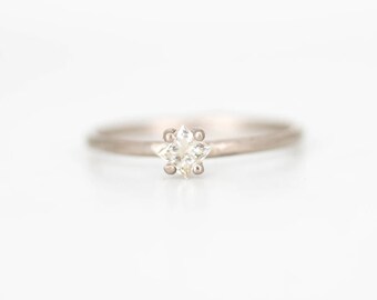 PRINCESS Diamond ENGAGEMENT RING, Platinum