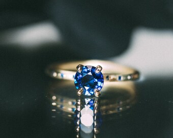 5.5 mm sapphire engagement ring, 18K YELLOW GOLD, ready to ship