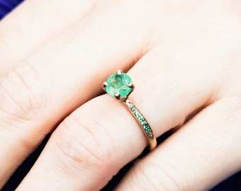 1.45-carat emerald 18K champagne