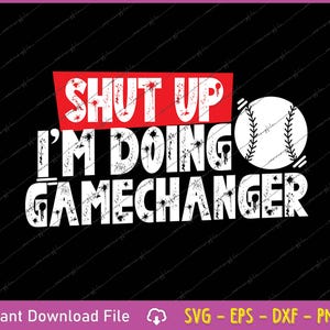 Könnte beinhalten: Schwarzes Grafikdesign mit dem Text "SHUT UP I'M DOING GAMECHANGER" in Weiß, mit einem roten Banner. Rechts ist ein weißer Baseball. Der untere Teil des Bildes zeigt "Instant Download File" und "SVG - EPS - DXF - PNG".